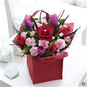 Valentine&#39;s Gift Bag with Heart Chocolates 12